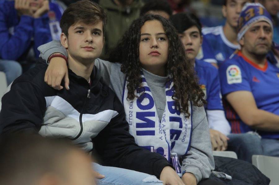 La afición del Real Oviedo explotó de alegría en el Tartiere ante el triunfo de su equipo.