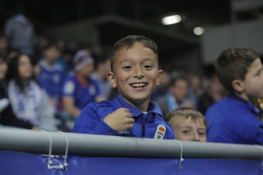 La afición del Real Oviedo explotó de alegría en el Tartiere ante el triunfo de su equipo.