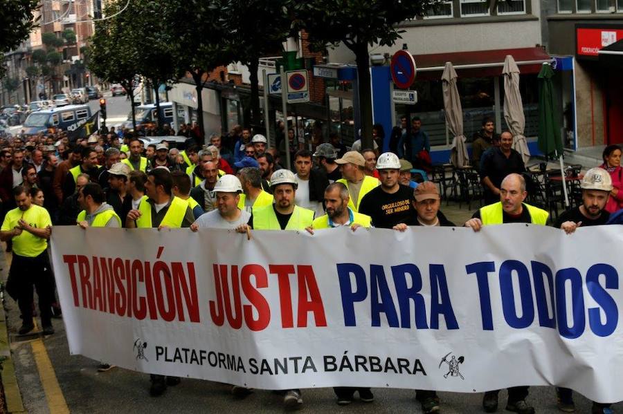 La 'marcha negra', que el domingo partió de El Bierzo (León), han llegado a la capital asturiana tras 153,5 kilómetros recorridos por una transición energética justa.