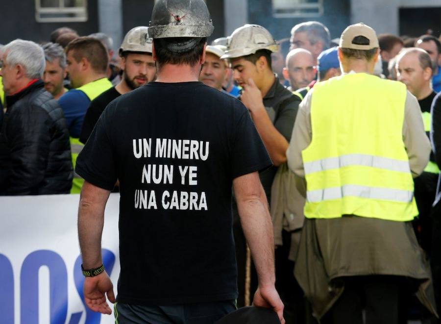 La 'marcha negra', que el domingo partió de El Bierzo (León), han llegado a la capital asturiana tras 153,5 kilómetros recorridos por una transición energética justa.