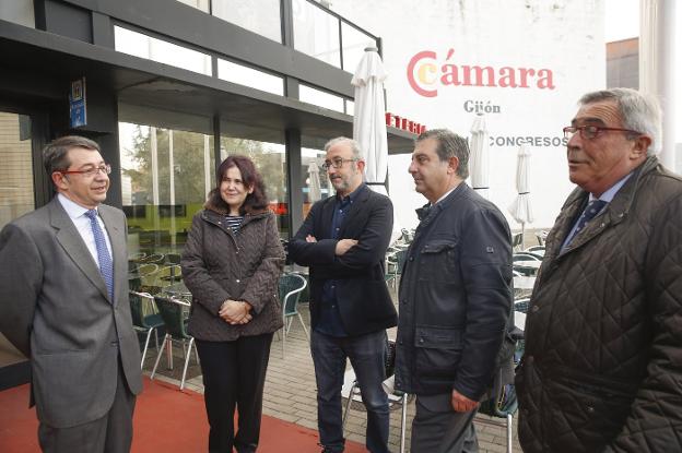 Juan García, Mercedes de la Roza, Carlos Rodríguez, Esteban Aparicio y Álvaro Muñiz. 