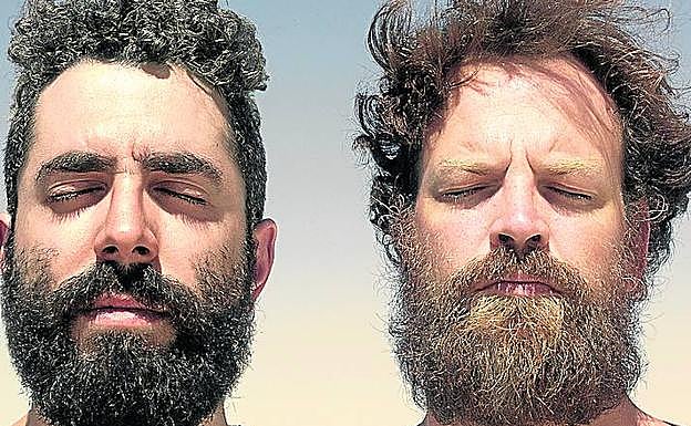 Dos actores dan forma a esta experiencia teatral.