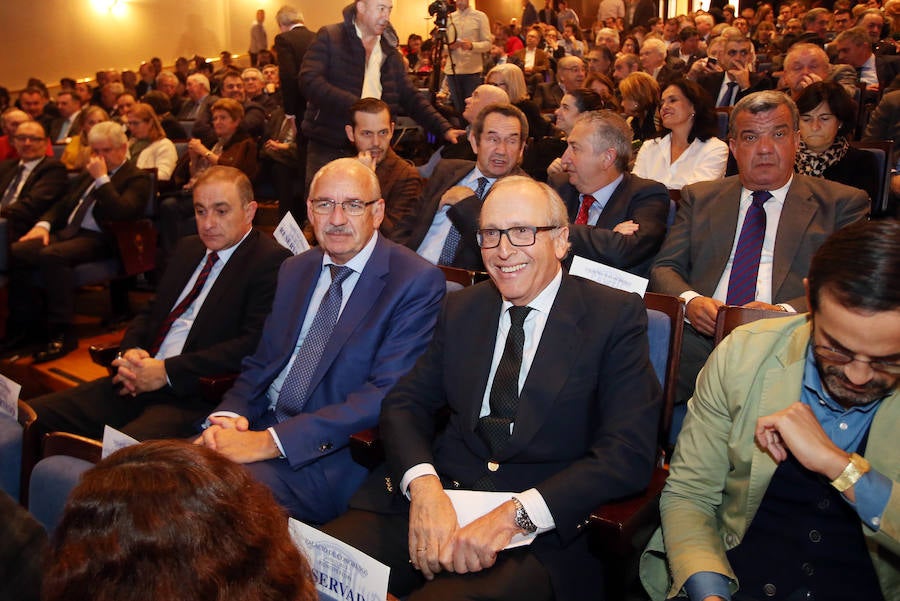 El presidente de Fade, Belarmino Feito, ha presentado, ante un repleto Auditorio de Oviedo, '22 Acciones Ineludibles' para que la región «deje de estar a la cola» de España