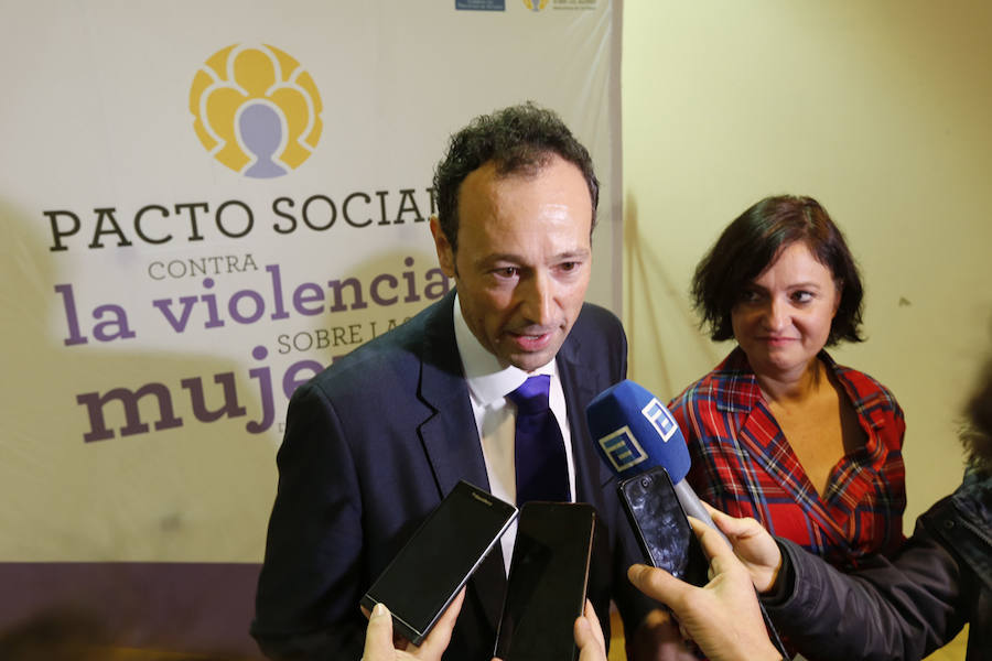 El auditorio José Barrera acogió el acto institucional con motivo del Día Internacional contra la Violencia de Género