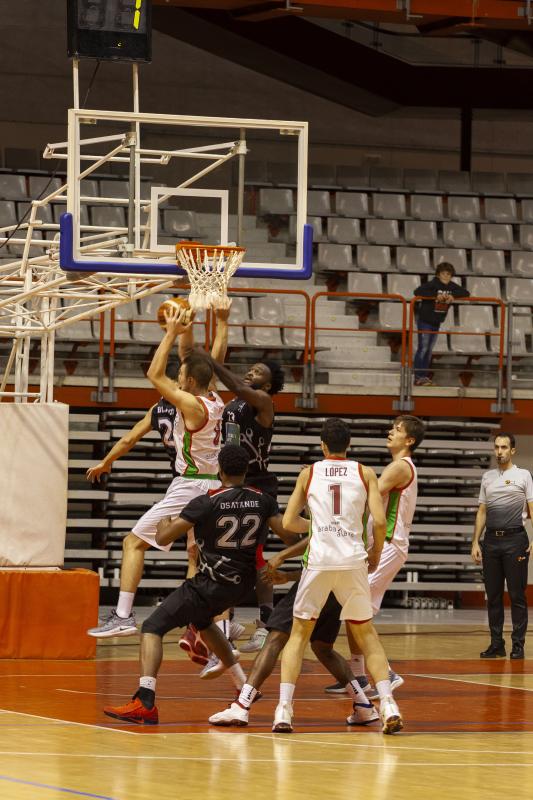 Fotos: Teslacard Gijón 87 - 73 Baskonia, en imágenes