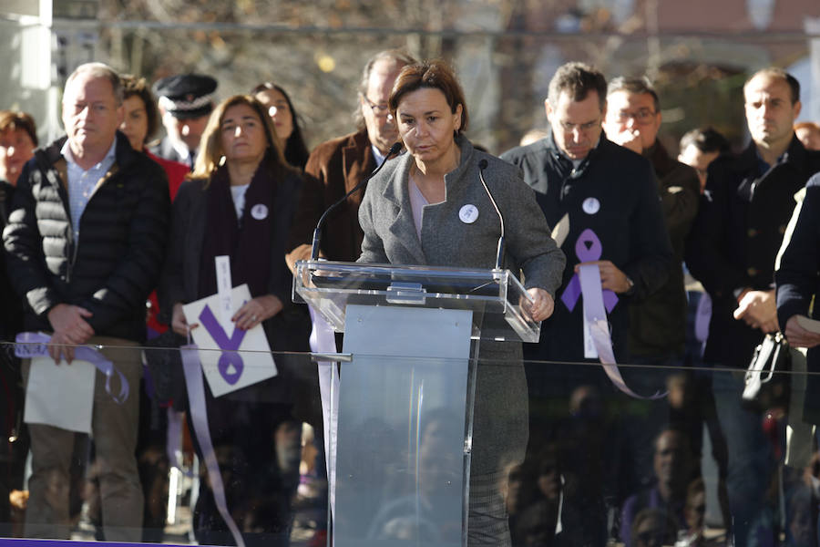 Miles de personas han salido a las calles de Gijón este 25 de noviembre para expresar su rechazo hacia la violencia de género y reivindicar una justicia alejada de concepciones machistas y patriarcales.