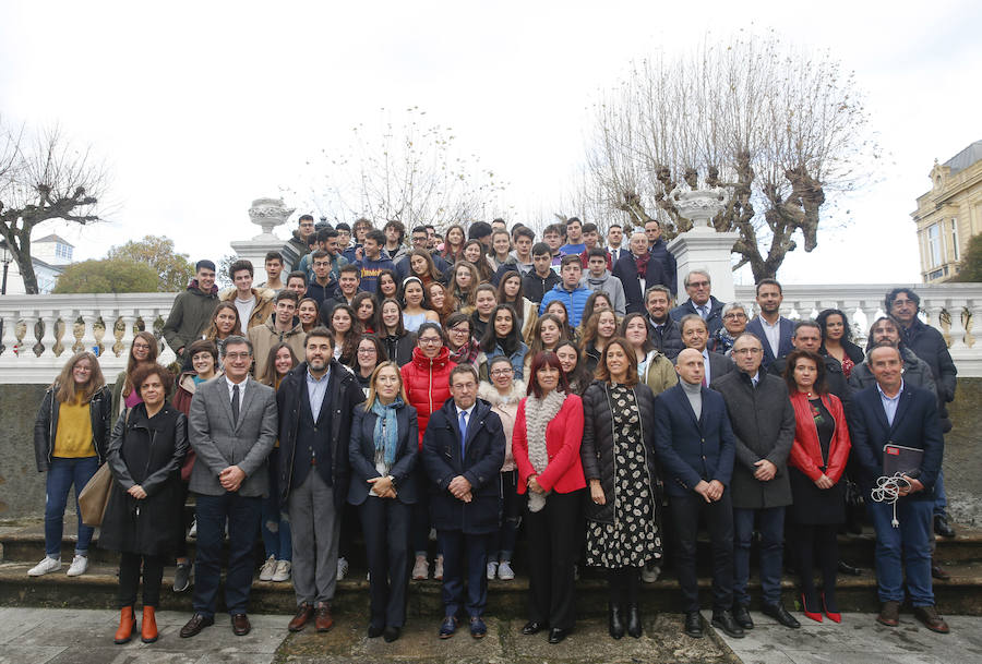 La presidente deL Congreso anunció la entrega de la Gran Cruz de la Orden Civil de Alfonso X El Sabio a Luis Felipe Fernández, impulsor de las jornadas, así como la Placa de Honor de Alfonso X El Sabio a los institutos de Ibias y Vegadeo