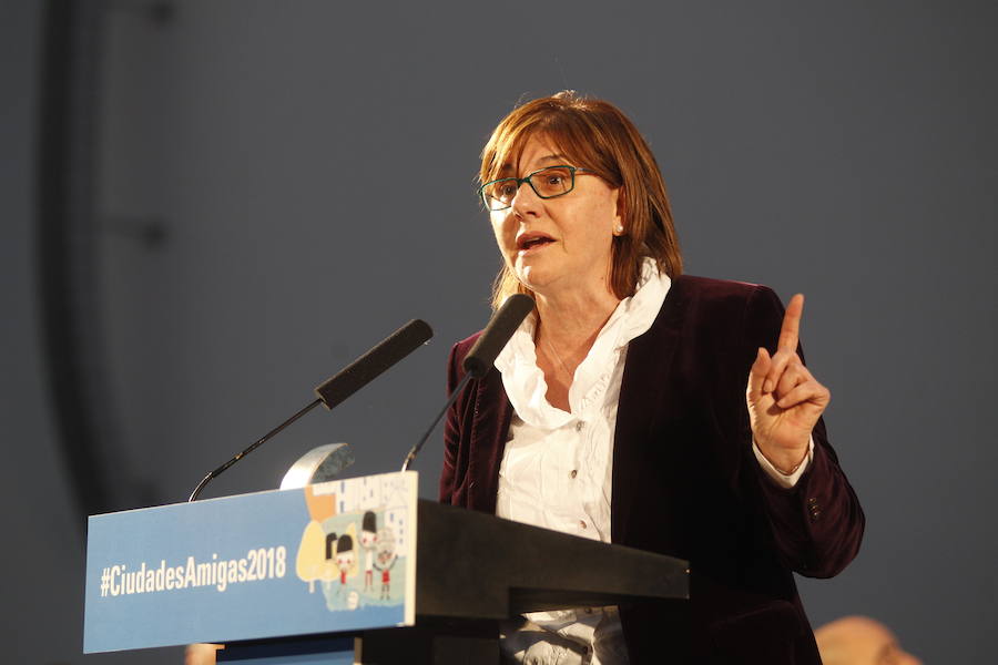 UNICEF, el Ministerio de Sanidad, la Federación Española de Municipios y Provincias y el Instituto Universitario de 'Necesidades y Derechos de la Infancia y la Adolescencia' hicieron entrega de estos premios en Oviedo.