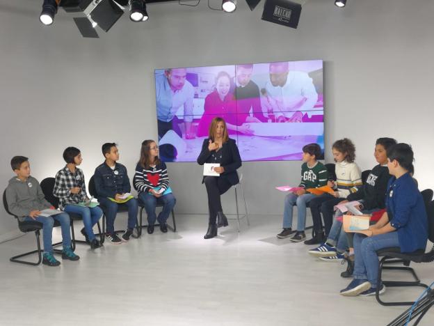 Estudiantes de Candás debaten en Canal 10