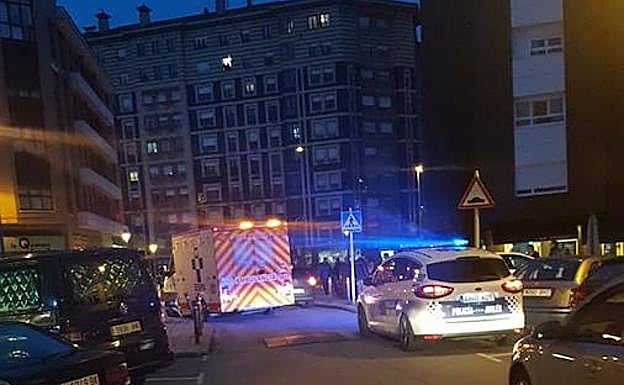 La Policía Local cortó el tráfico para facilitar la atención a los menores. 