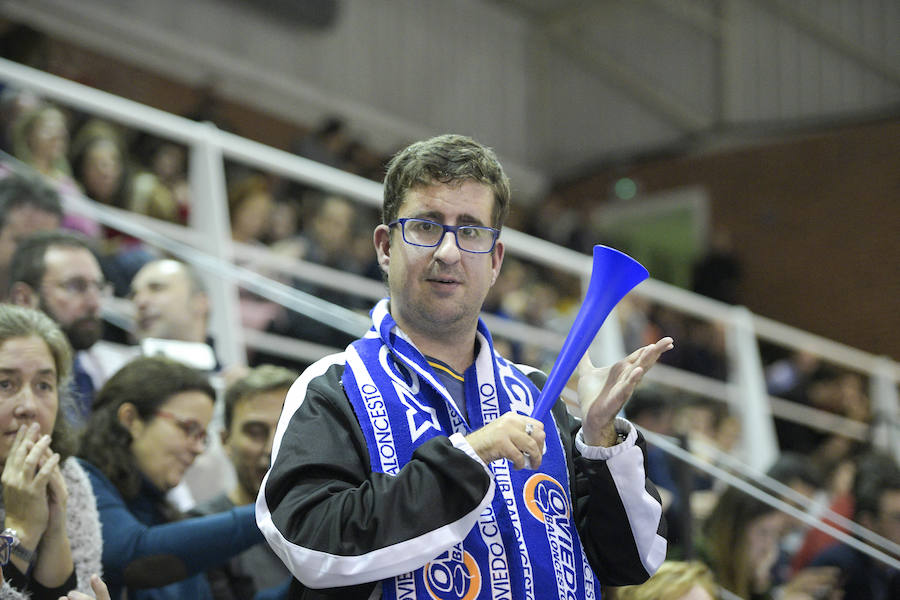 El conjunto ovetense logra su segunda victoria en Pumarín en una tarde marcada por los mensajes de apoyo al recién lesionado Fran Cárdenas