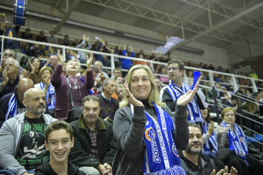 El conjunto ovetense logra su segunda victoria en Pumarín en una tarde marcada por los mensajes de apoyo al recién lesionado Fran Cárdenas