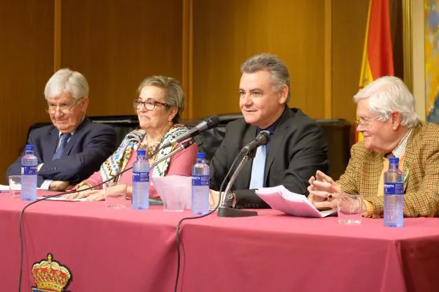 Avelino Acero, Carmen Ruiz Ballesteros, Valentín Martínez-Otero e Ignacio García-Arango. 