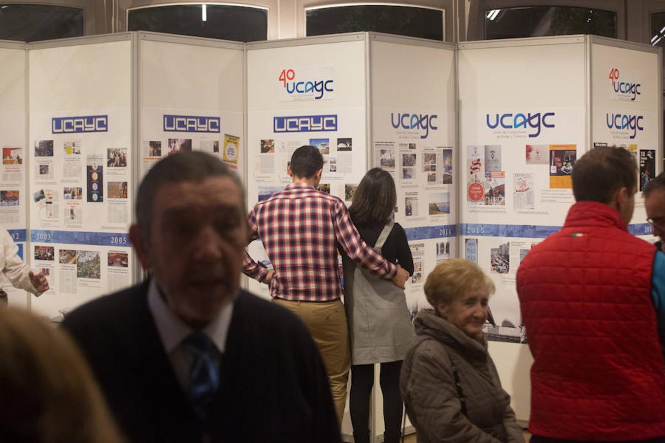 Una exposición recoge los cuarenta años de la Unión de Comerciantes de Avilés y Comarca (UCAYC), efeméride que se celebró ayer.