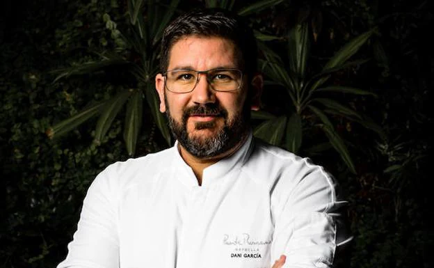 El cocinero malagueño Dani García acaba de entrar en el selecto club de los tres estrellas Michelin. 