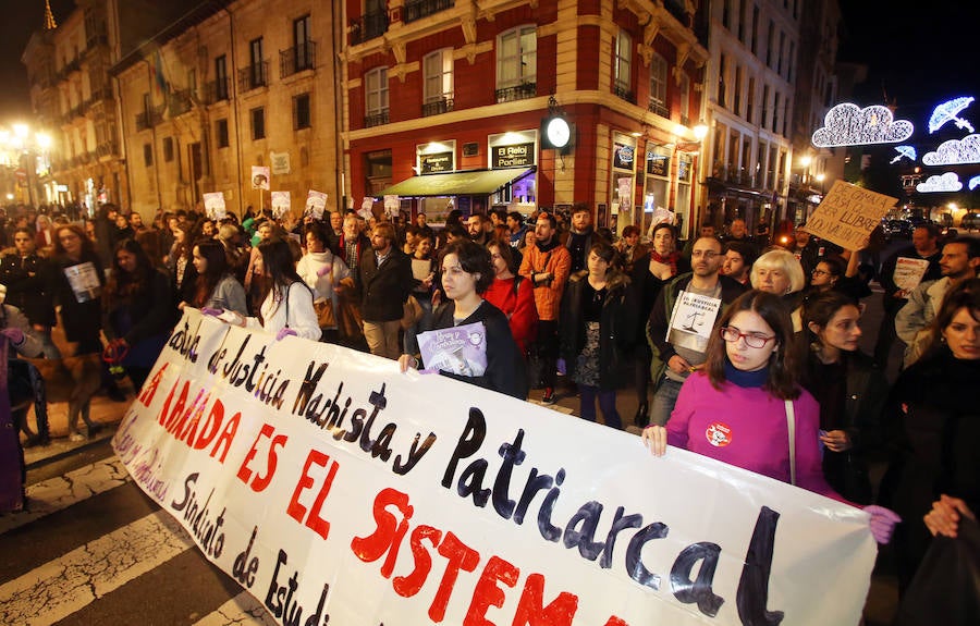 La región protesta contra la decisión del Supremo de mantener la condena de 9 años por abuso sexual y no por violación a los cinco jóvenes.