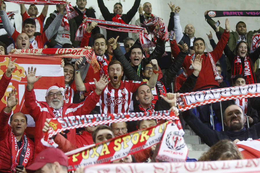 La afición rojiblanca llenó de alegría el campo del Eibar durante el encuentro de Copa del Rey