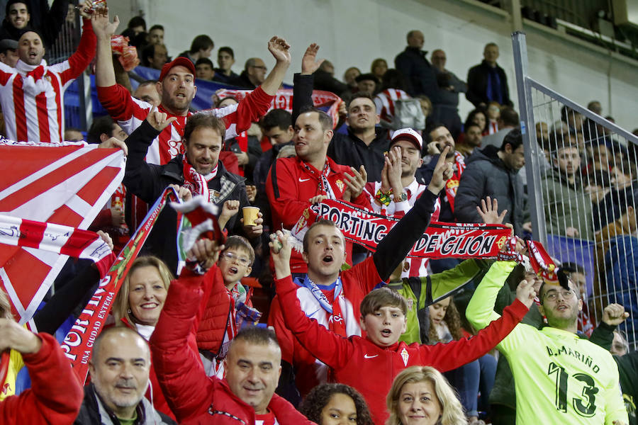 La afición rojiblanca llenó de alegría el campo del Eibar durante el encuentro de Copa del Rey