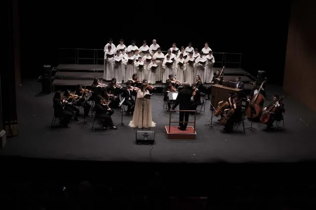 La Escolanía de Covadonga canta a la Santina en el Jovellanos
