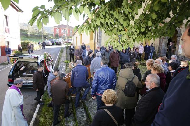 Funeral ayer en la iglesia de Borines, en Piloña. 