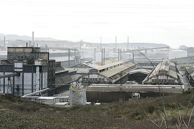 Instalaciones de la aluminera Alcoa en Avilés, una de las plantas con mayor consumo eléctrico. 