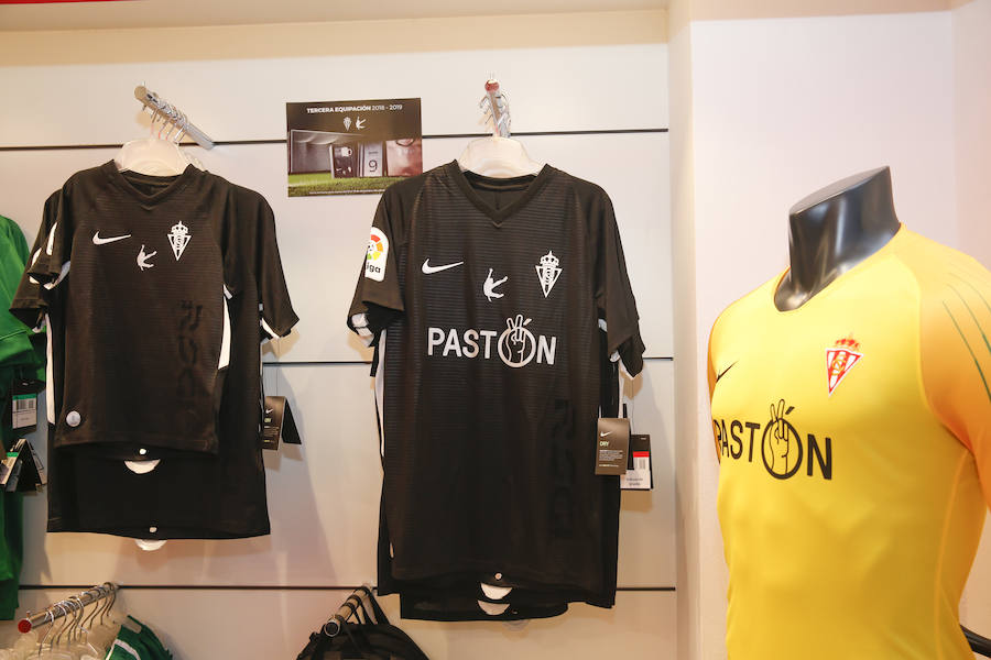 Estas camisetas puestas a la venta solo pueden ser adquiridas por abonados, son edición limitada y salen a un precio de 85 euros