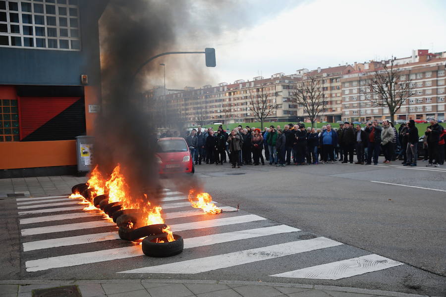 La protesta de los sindicatos minoritarios cortó el acceso a la ciudad por Sanz Crespo