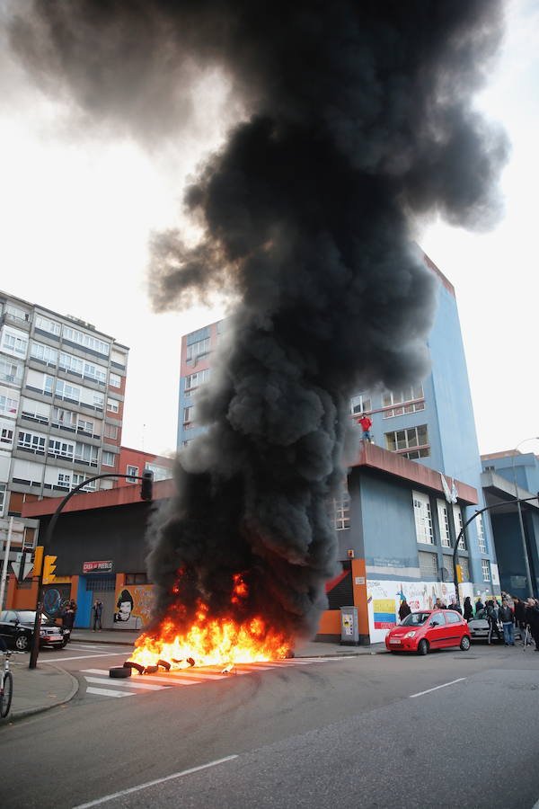 La protesta de los sindicatos minoritarios cortó el acceso a la ciudad por Sanz Crespo