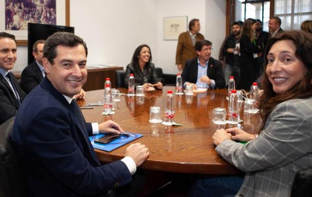 Reunión de delegaciones de PP y Ciudadanos.