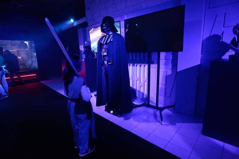El Centro Comercial Los Fresnos, en Gijón, acoge una exposición hasta el 13 de enero en la que los visitantes podrán adentrarse en el apasionante mundo de Star Wars.