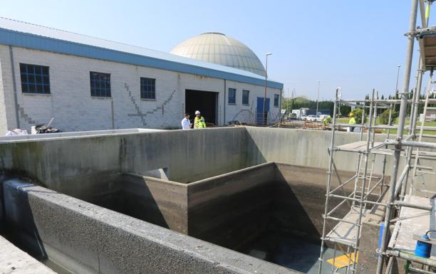 Imagen de archivo de las obras de conexión del colector industrial al emisario en Maqua. 