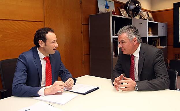 Guillermo Martínez y Belarmino Feito, en una reunión.