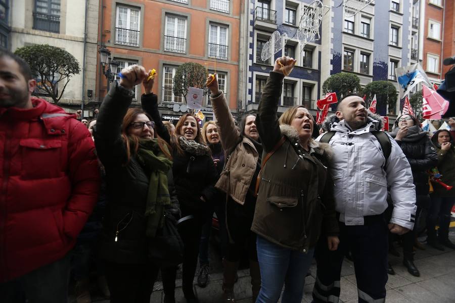 Se concentran en demanda de una subida salarial