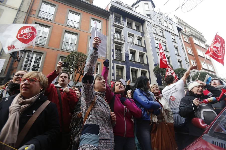 Se concentran en demanda de una subida salarial