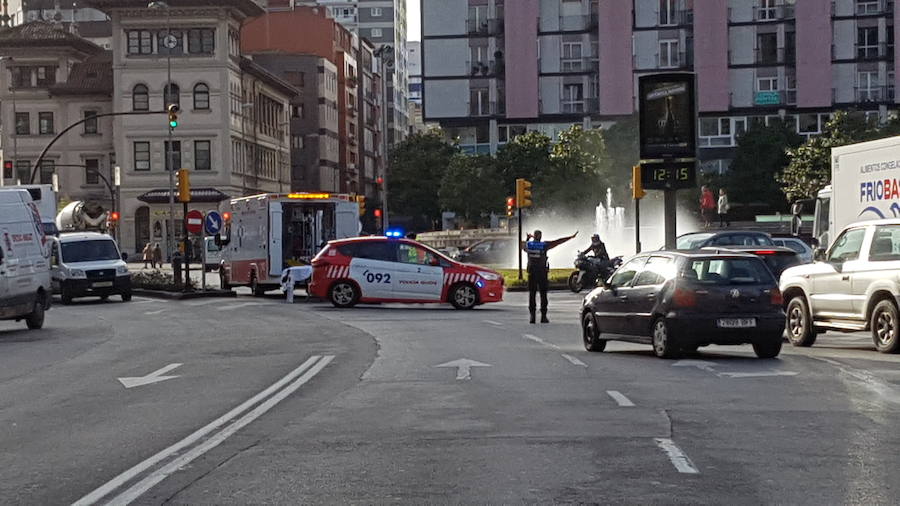 El atropello causó retenciones en la plaza del Humedal