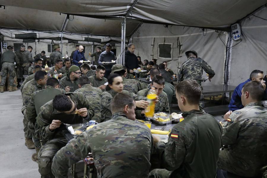 El Centro de Seguridad Marítima se convierte por una noche en un espacio industrial en un ficticio lugar ocupado por insurgentes. EL COMERCIO comparte con miembros del batallón Toledo de Cabo Noval un simulacro de entrenamiento militar nocturno