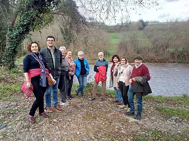 Una veintena de personas realizaron un recorrido por la zona de Brieves que cruza el Camino. 