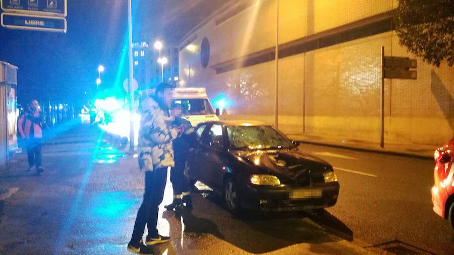 Un hombre ha resultado herido de gravedad al ser atropellado en la avenida Juan Carlos I de Gijón cuando cruzaba la calle, a la altura del Museo del Ferrocarril.