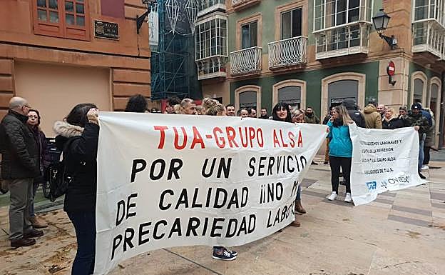 Los conductores se manifestaron frente a la plaza del Ayuntamiento