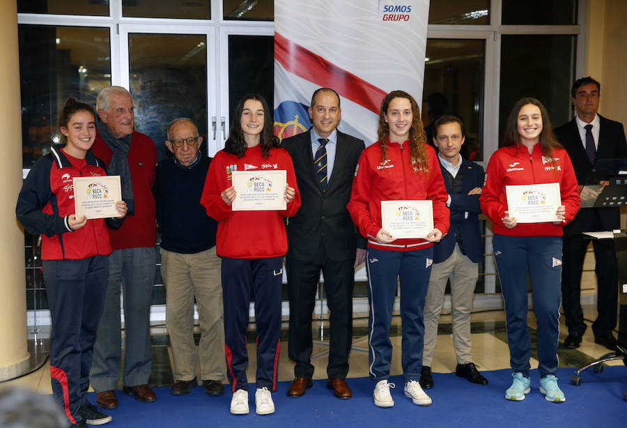 Fotos: El Grupo Covadonga entregó sus becas a 124 deportistas