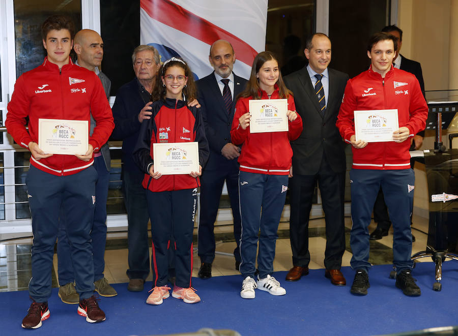 Fotos: El Grupo Covadonga entregó sus becas a 124 deportistas