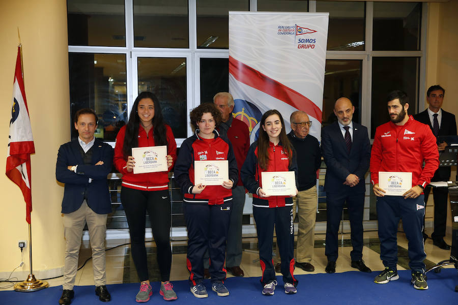 Fotos: El Grupo Covadonga entregó sus becas a 124 deportistas