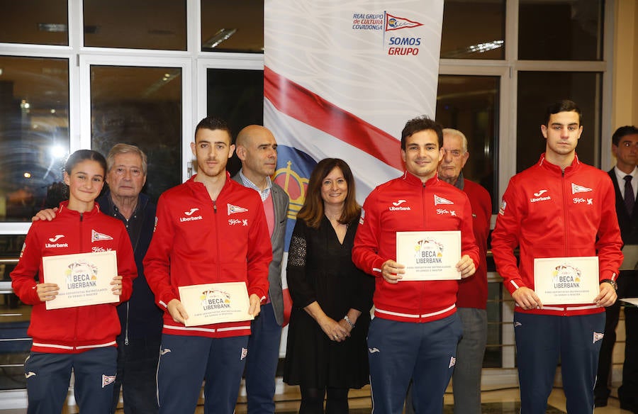 Fotos: El Grupo Covadonga entregó sus becas a 124 deportistas