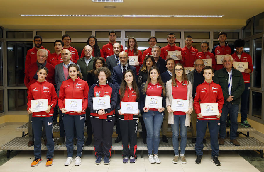 Fotos: El Grupo Covadonga entregó sus becas a 124 deportistas