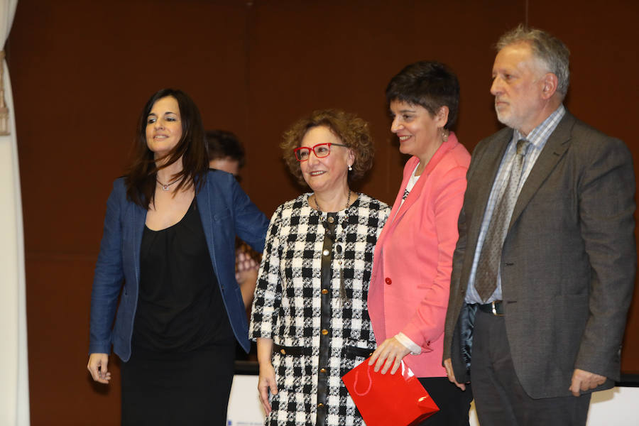 Ana Suárez Guerra, directora de Gestión de Cuidados y Enfermería, la administrativa María Elena Martínez Díaz, Concepción Saavedra, Directora General de Planificación, y Enrique González, director gerente del Área Sanitaria III.