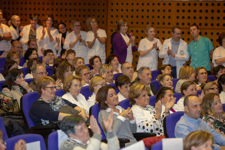 Los asistentes llenaron el salón de actos para despedir a sus compañeros. 