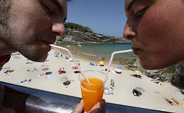 Europa prohibirá las pajitas y las cucharillas de plástico