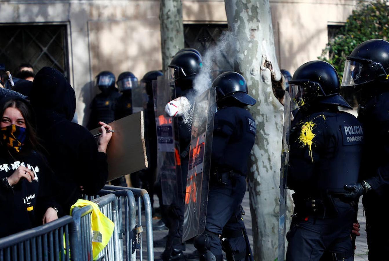 El presidente del Gobierno, Pedro Sánchez, preside este viernes el Consejo de Ministros en la Llotja de Mar de Barcelona. La ciudad condal vive una jornada de concentraciones y protestas de la mano de los CDR.