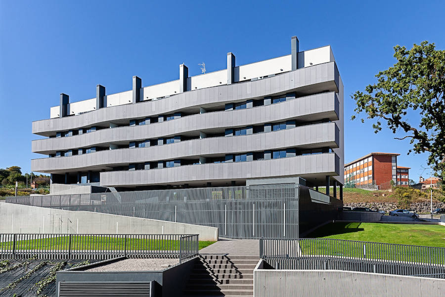 Edificio residencial en el parque fluvial. 39 viviendas en las avenida del Mar Cantábrico. Promueve Sabadell Real Estate Development y construye Iroca.