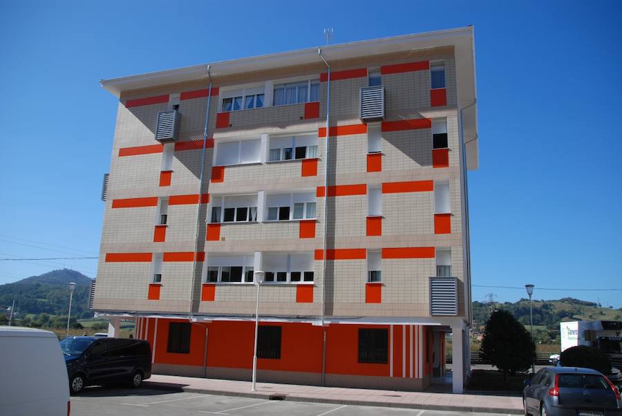 Rehabilitación de El Cobayu. Este proyecto ejecutado en el bloque 9 del grupo de viviendas situado a la entrada de Ribadesella lo firma la constructora Adersa.